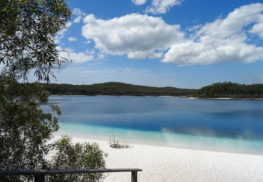 Fraser Island sur la côte Est de l'Australie et le Lake McKenzie