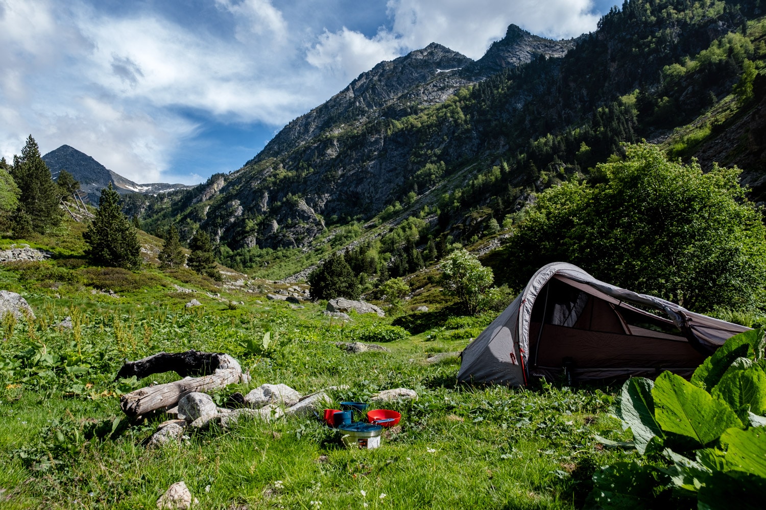 bivouac pyrénées : randonnée avec nuit sous la tente en montagne