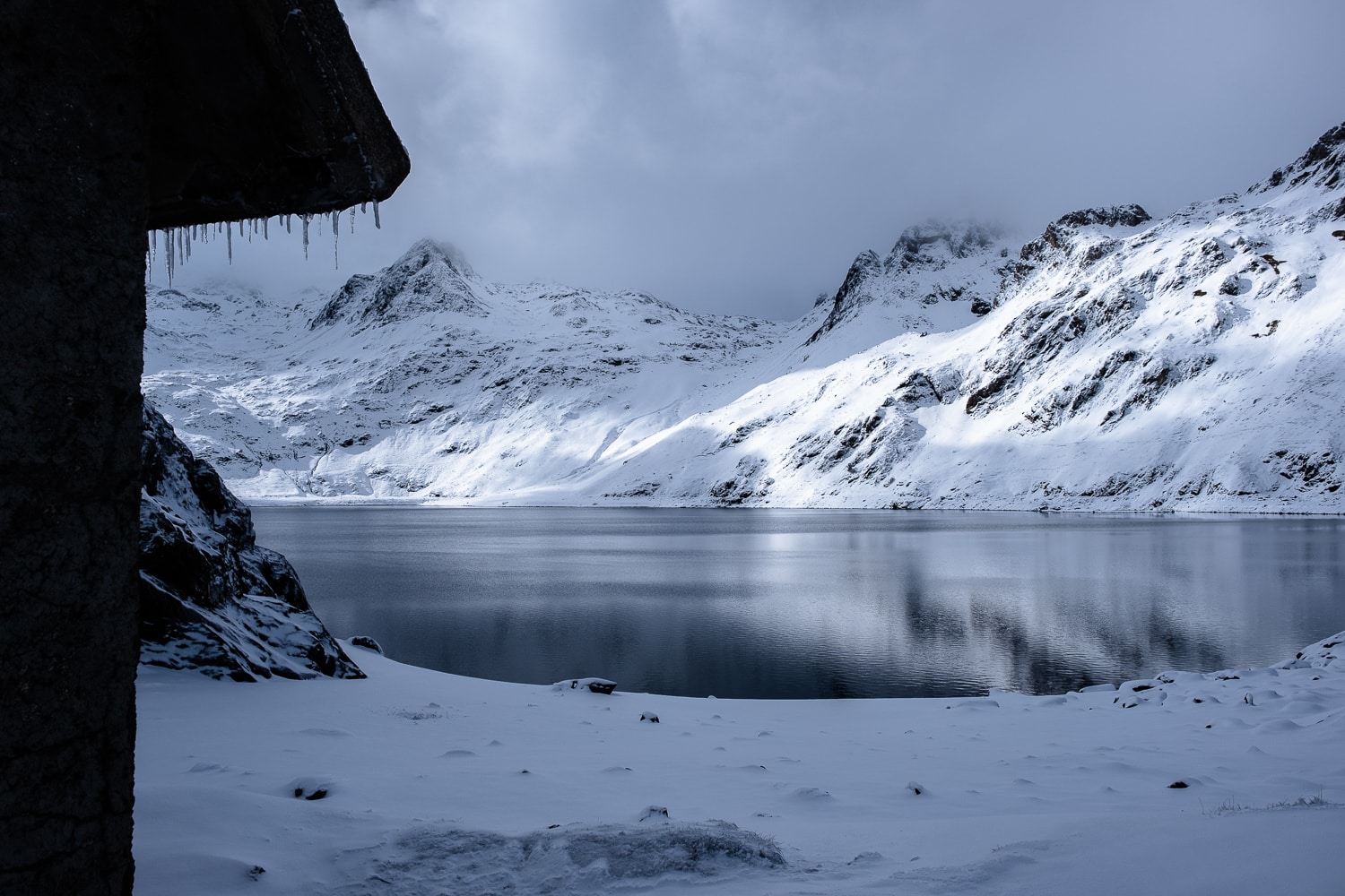 Lac Bleu de Lesponne sous la neige