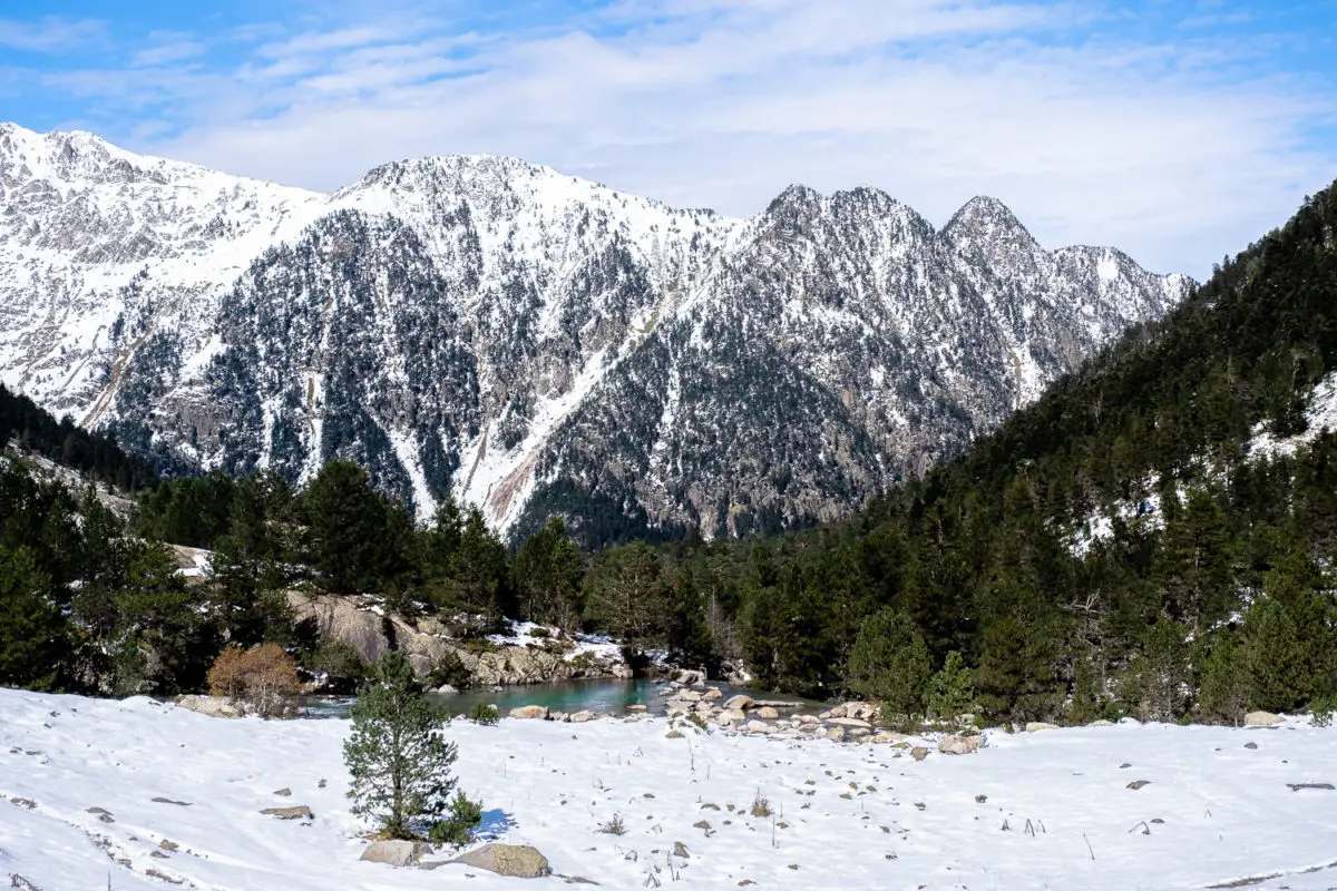 Vue sur la vallée depuis le lac de Gaube
