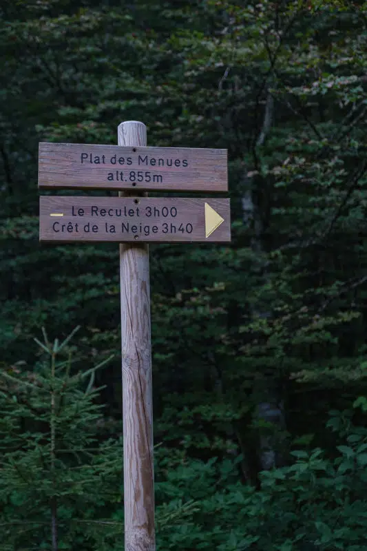 Panneau indication randonnée Crêt de la Neige Jura