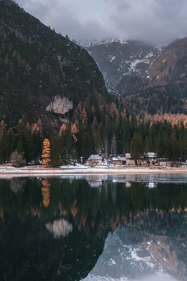 Lago di Braies dans les Dolomites