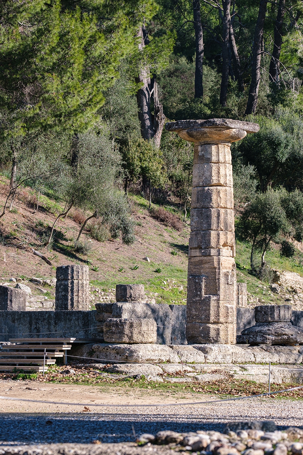 Colonne antique d'Olympie dans le Péloponnèse