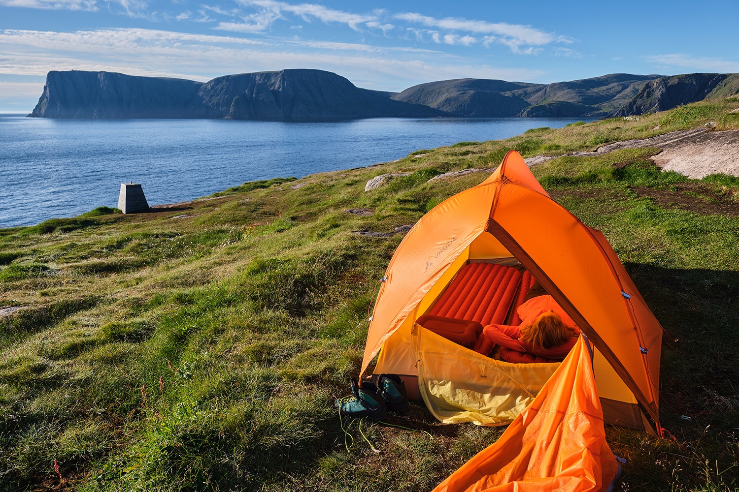 Bivouac au Cap Nord en Norvège pour le soleil de minuit