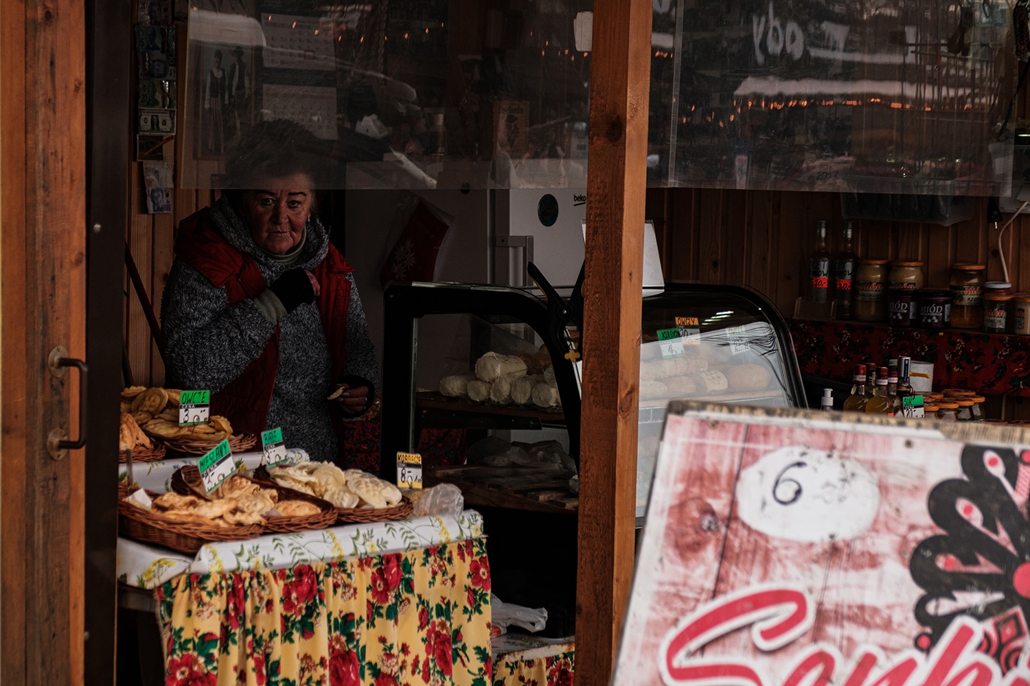 Montagnarde vendant du fromage des Tatras à Zakopane en Pologne